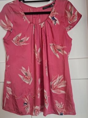 Relativity Pink Floral Pleated Cap-Sleeve Top